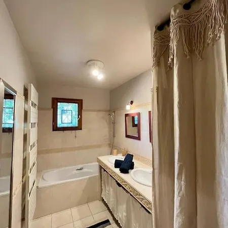 Maison De Avec Piscine Vakantiehuis