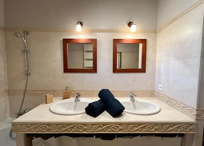 Maison De Avec Piscine Сasa de vacaciones