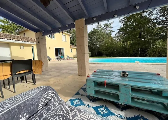 Maison De Avec Piscine Сasa de vacaciones Chancelade