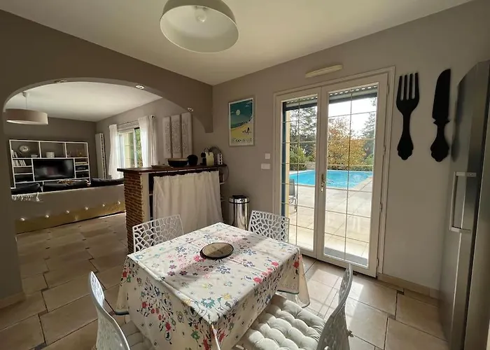 Maison De Avec Piscine Сasa de vacaciones Chancelade