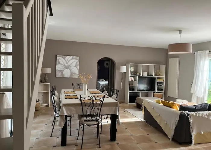 Maison De Avec Piscine Сasa de vacaciones