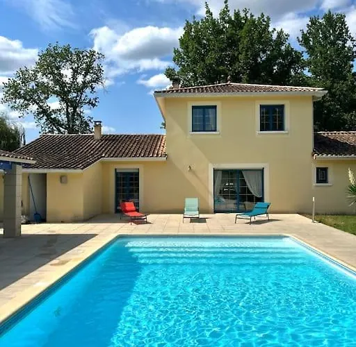 Maison De Avec Piscine Сasa de vacaciones