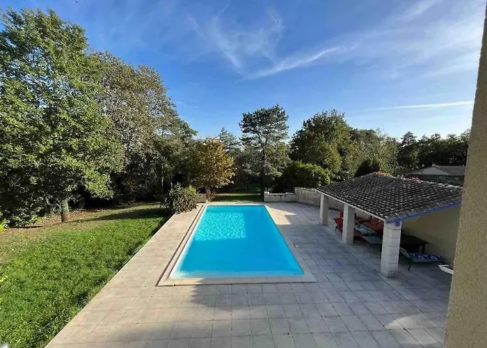 Сasa de vacaciones Maison De Avec Piscine *